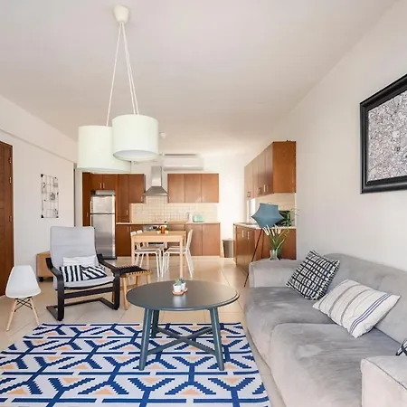 Appartement Center, Walking To The