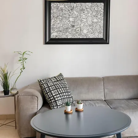 Appartement Center, Walking To The