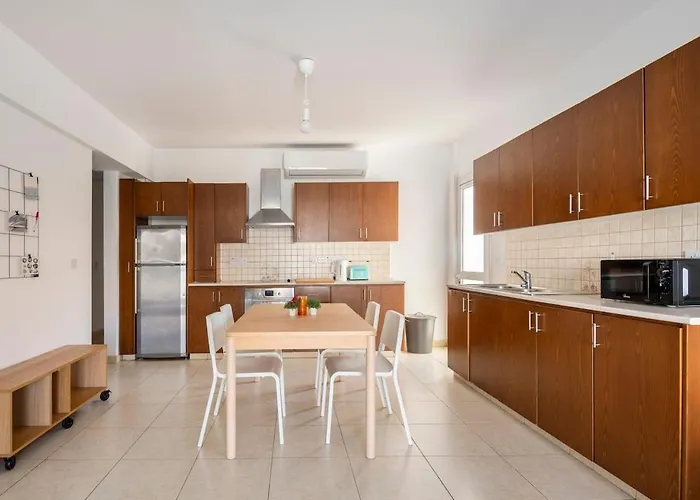 Center, Walking To The Appartement *