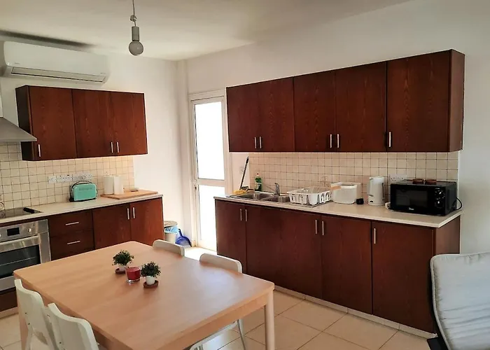 Center, Walking To The * Larnaca