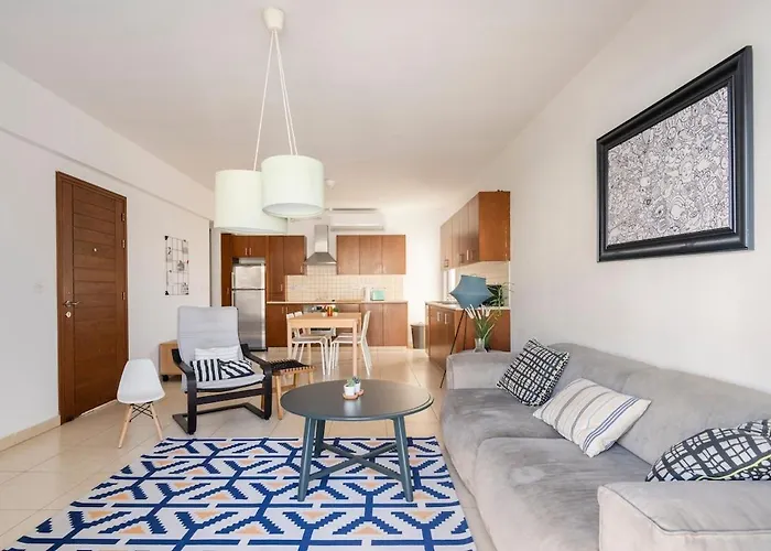 Appartement Center, Walking To The