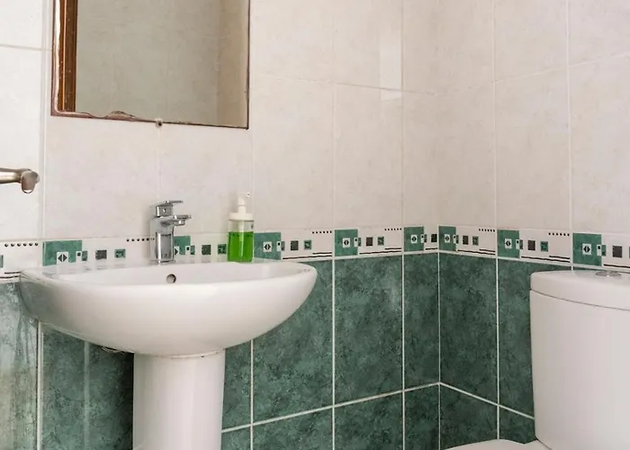 Center, Walking To The * Larnaca