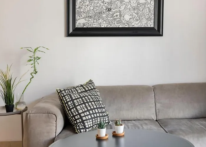 Appartement Center, Walking To The