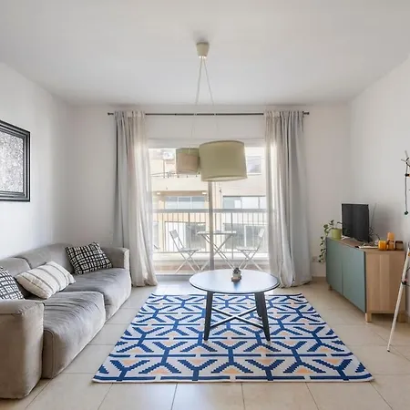 Center, Walking To The Apartament