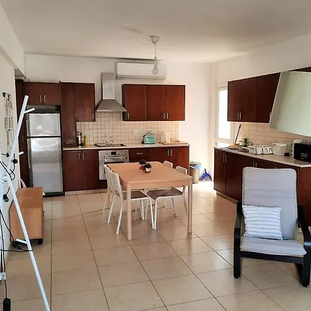 Center, Walking To The * Larnaca