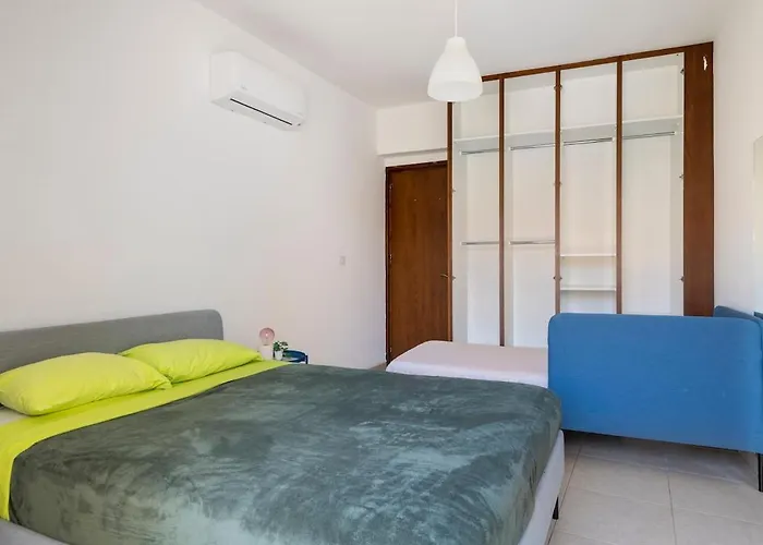 Apartament Center, Walking To The Larnaca