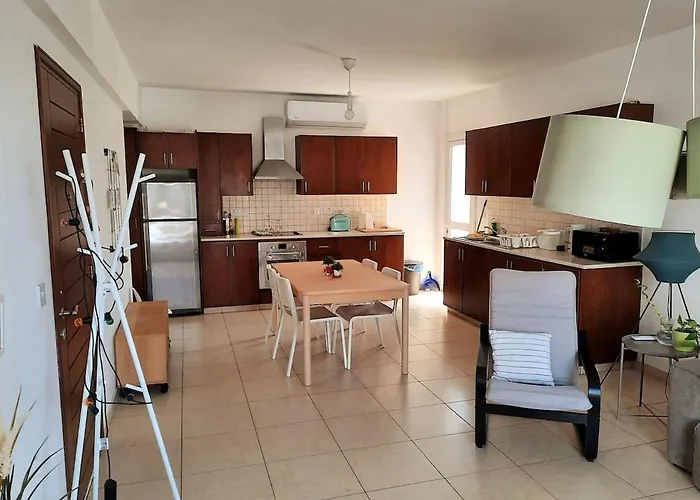 Center, Walking To The * Larnaca